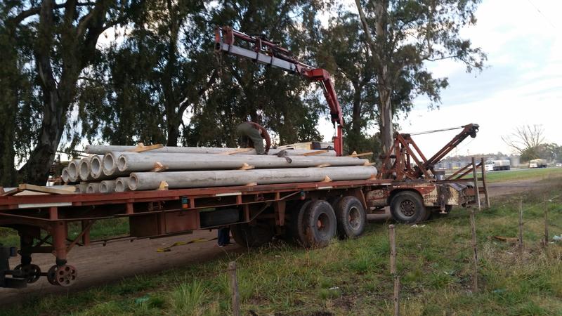 Transporte de postes · Red eléctrica baja tensión